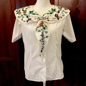 Amazing Vintage Cottage‎ Core Embroidered Blouse.  Size small